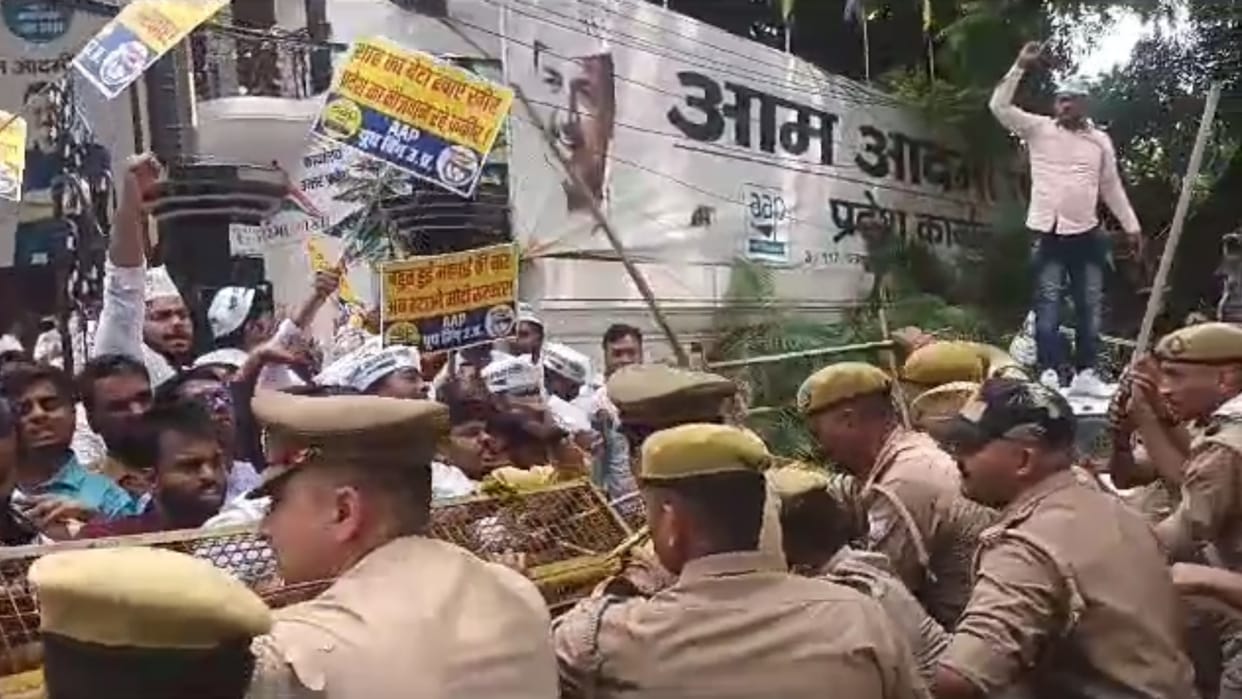 Aam Admi Party protests over price rise in lucknow.