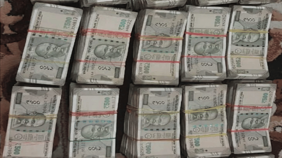 Police raided YouTuber Tasleem house recovered Rs 24 lakh cash in bareilly