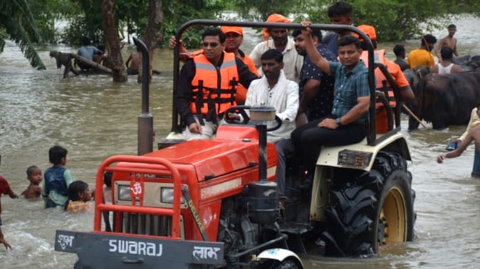 Flood in Muzaffarnagar: Life is full of water in Khadar area, people are spending the day on the