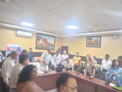 Deputy CM in Kashi: Mini NRC launched in 12 blocks, meeting with health department officials