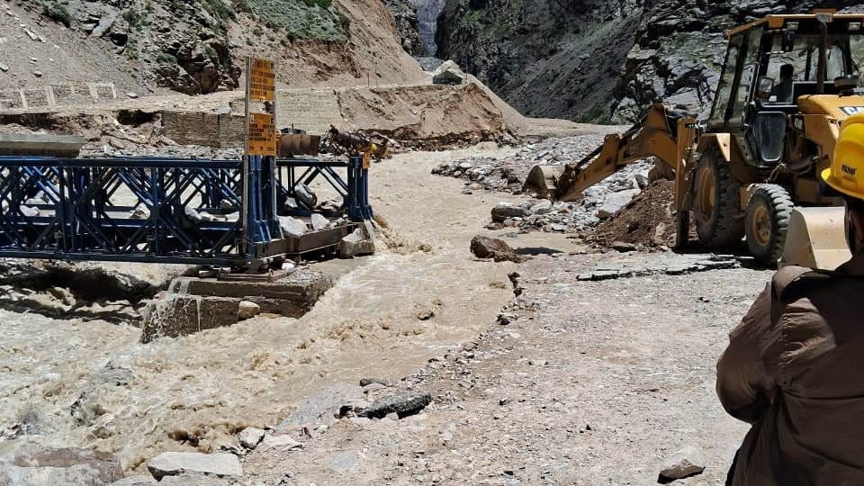 Joshimath Malari Highway Water level of Girthi river rises due to heavy rains bridge in danger