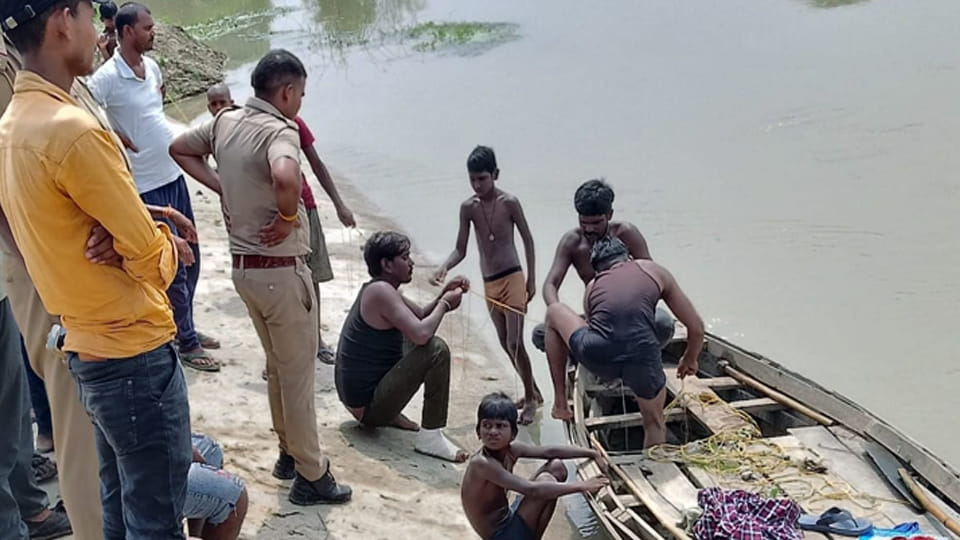 Etawah: Cousin drowned in Sengar river, body of one recovered