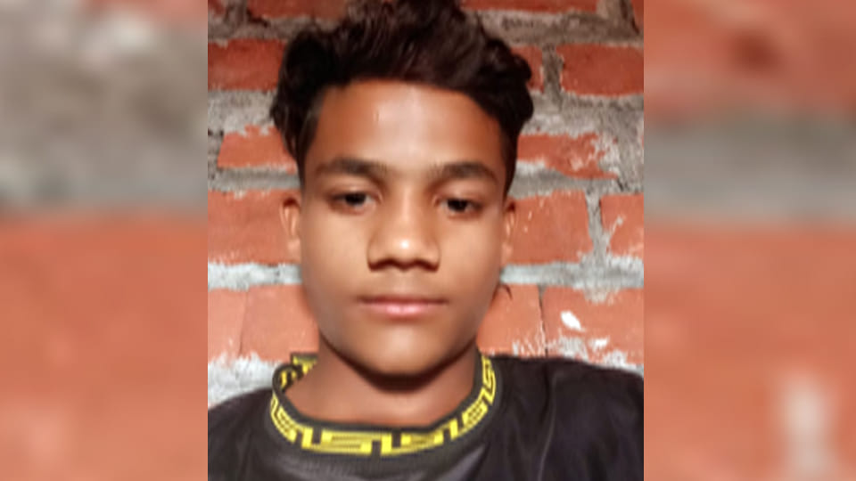 Kanpur: Dead body of one of the two friends who drowned while bathing in the Ganges was found