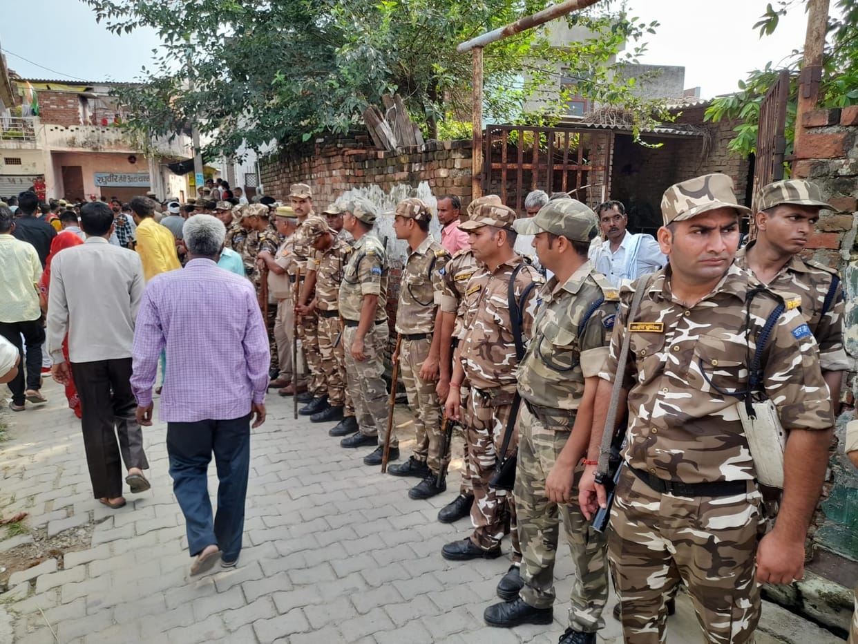Meerut News Live: Weeds due to six deaths in Rali Chauhan, officials on the spot, read latest news