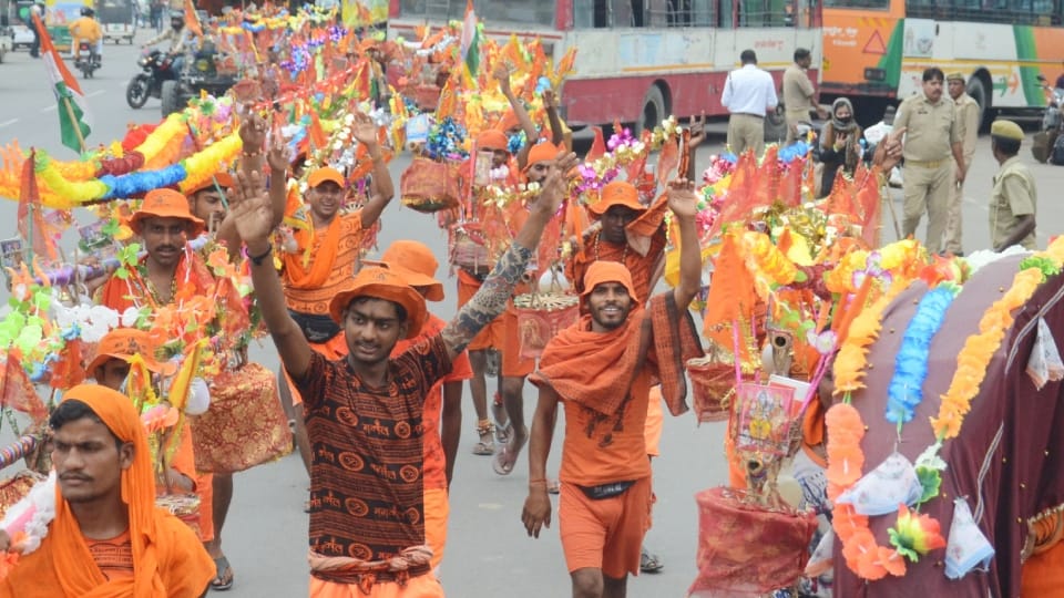 Kanwariyas were troubled by the sting of pebbles