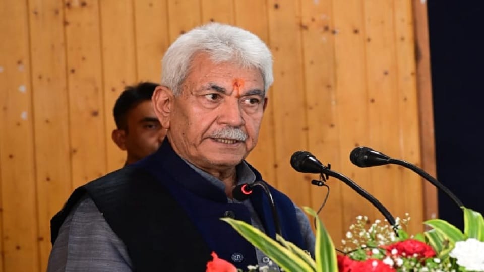 Jammu Kashmir: LG said – Affordable health care priority, Farooq and Tarigami had raised demand