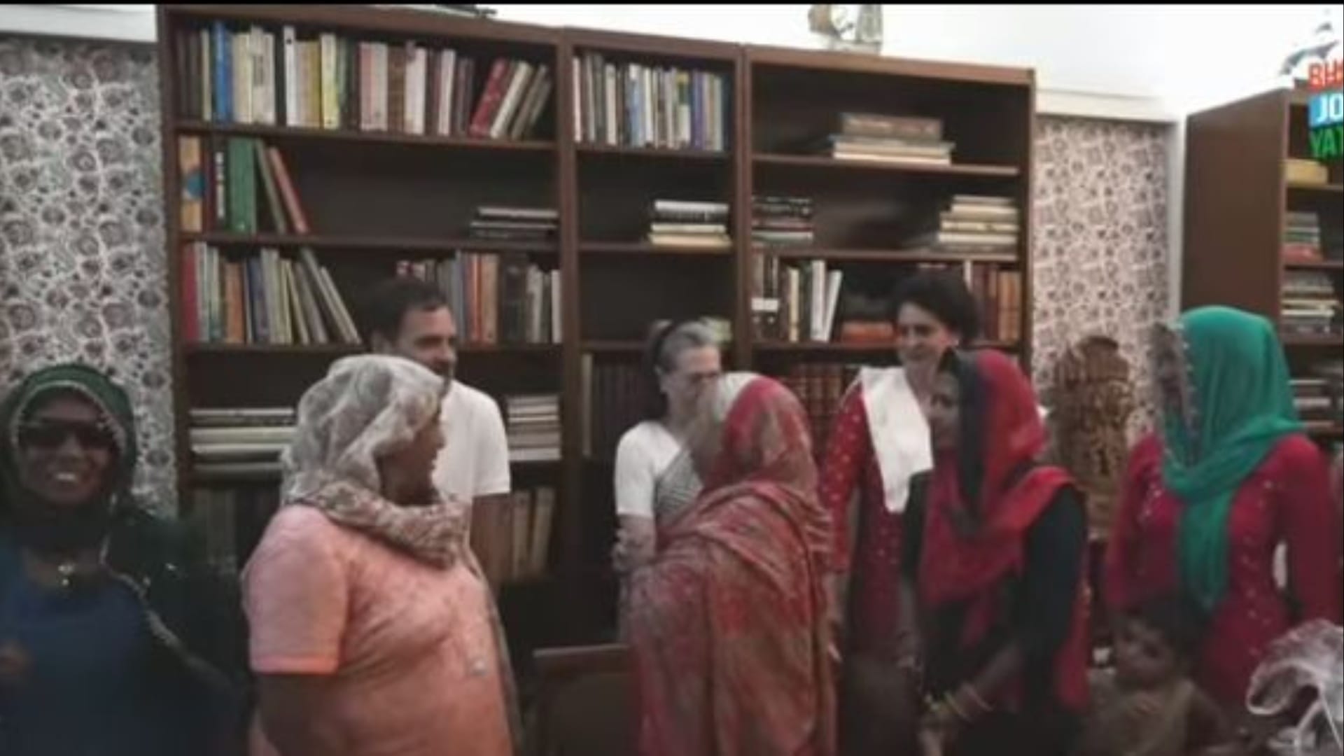Sonia and Priyanka Gandhi danced on Haryanvi songs with the women of Haryana