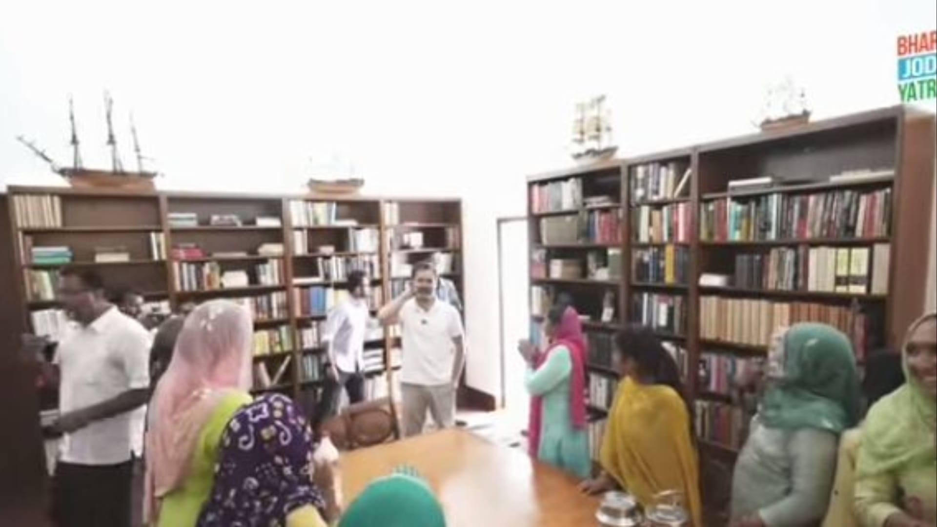 Sonia and Priyanka Gandhi danced on Haryanvi songs with the women of Haryana