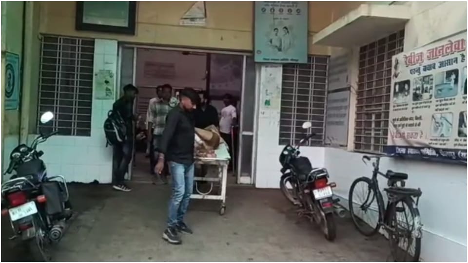 People thrashed lover who came to meet girlfriend admitted in Dholpur