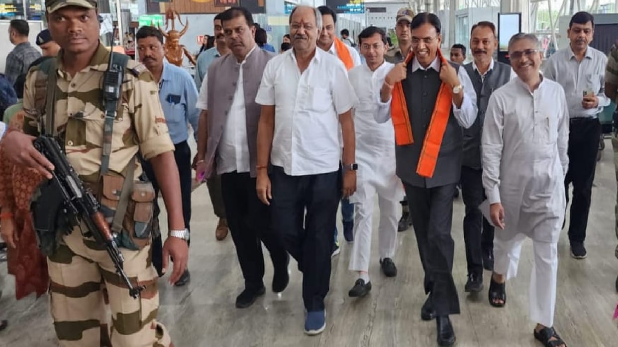 Health Minister Mansukh Mandaviya reached Raipur, Will take feedback from BJP leaders