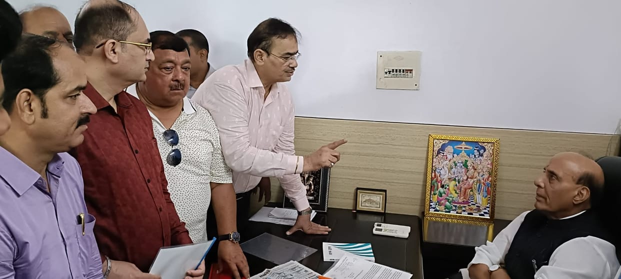 lucknow textile trader met Rajnath Singh