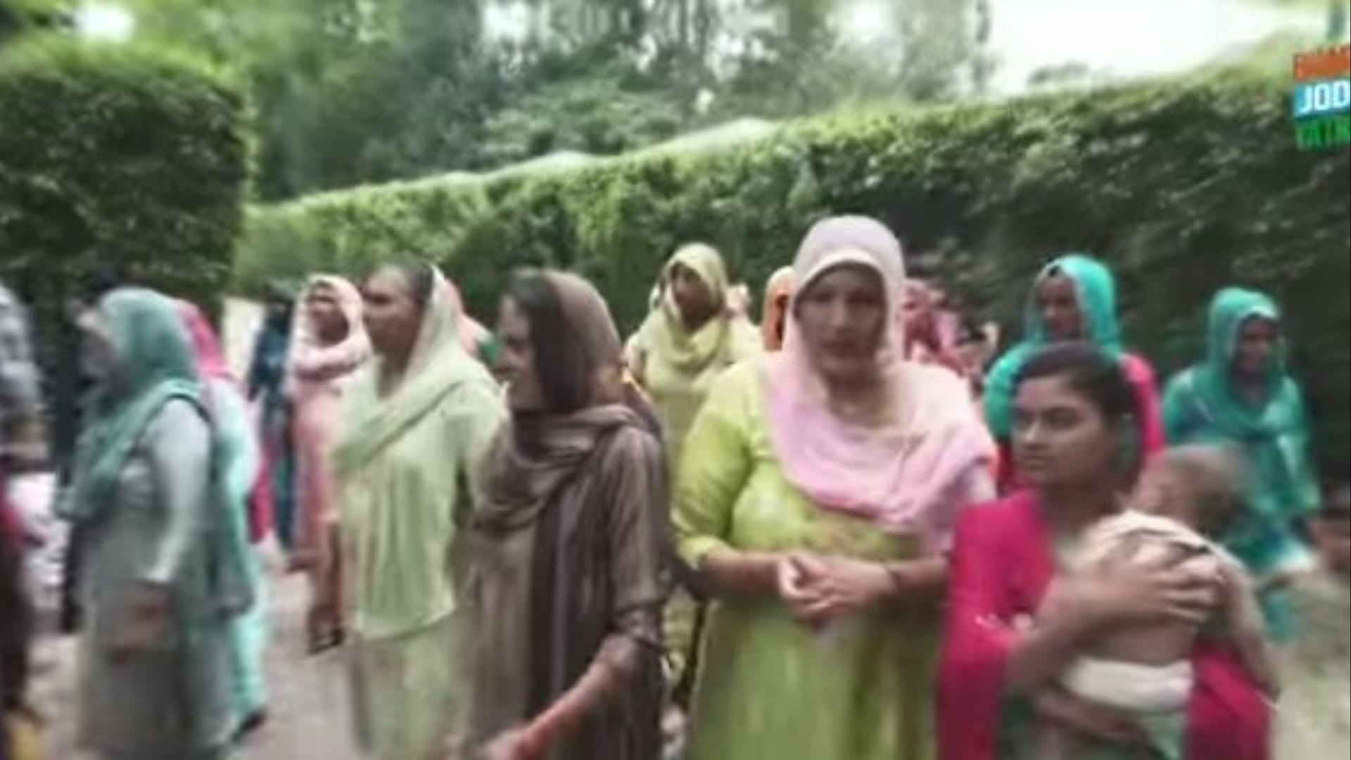 Sonia and Priyanka Gandhi danced on Haryanvi songs with the women of Haryana