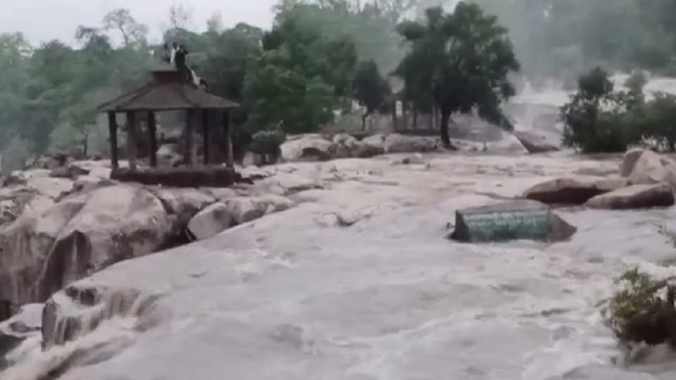 Four tourists stranded due to sudden rise in water level in Devpahari waterfall