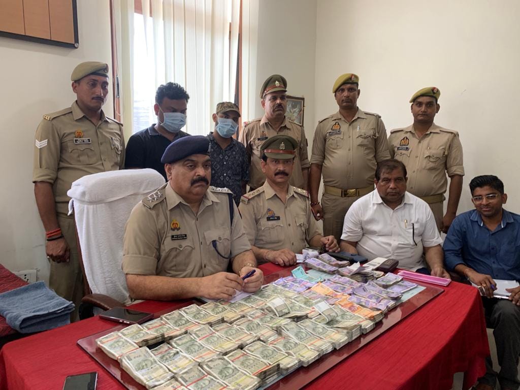 Varanasi Crime: Two accused arrested with 17 lakh cash from Cantt station