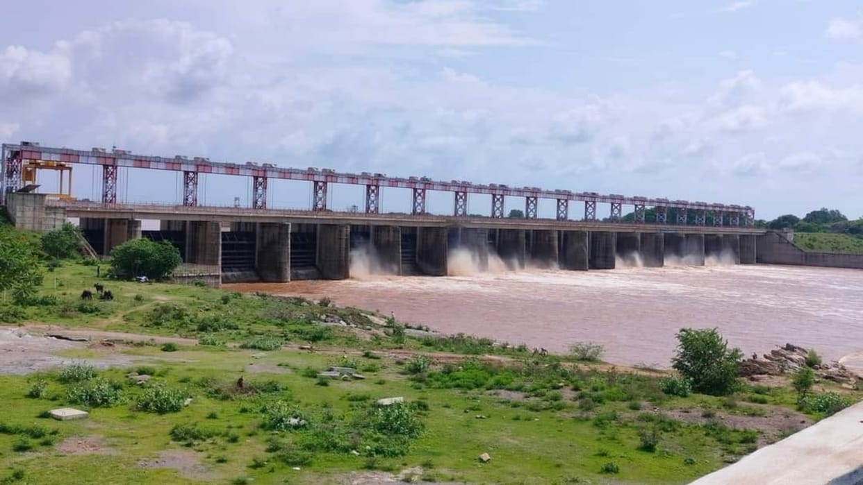 Water level of Dhasan river increased in Chhatarpur, seven gates of dam were opened