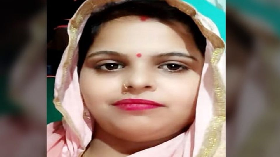Married woman commits suicide after quarrel with husband in Badaun