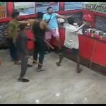 पर्यटक को दौड़ा-दौड़ा कर पीटा