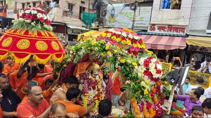 Sawan 2023: आज निकलेगी बाबा महाकाल की दूसरी शाही सवारी, चन्द्रमौलेश्वर स्वरूप में भक्तों को देंगे दर्शन Sawan 2023: Baba Mahakal second royal ride today will give darshan to devotee in the form of Chandramouleshwar