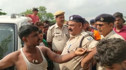 Bike borne miscreants fired bullets at young man in broad daylight in Khagaria; Murdered for extortion