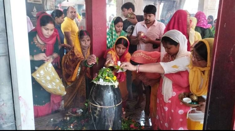 Sawan 2023 On second Monday of Sawan people reached shiv temple