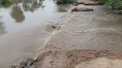 Haryana Flood: सिरसा-फतेहाबाद में 4 और तटबंध टूटे, जाखल, रतिया, टोहाना में बुलाई सेना, प्रदेश में चार और मौत Haryana Flood: 4 more embankments breached in Sirsa-Fatehabad, Army called in Jakhal, Ratia, Tohana