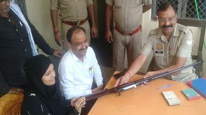 Kanpur: Irfan wife reached the police station to deposit rifle after the license was canceled