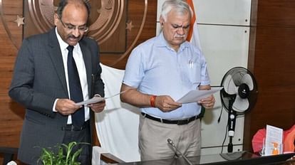 Retired IAS Arvind Kumar takes the oath for chief of UP Vidyut Niyamank Ayog.