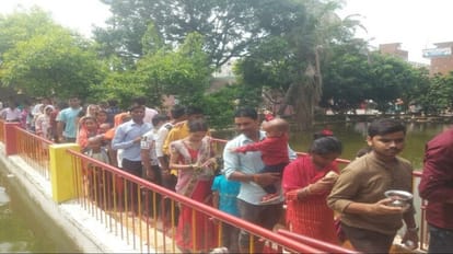 devotees perform jalabhishek of lord shiva with gangajal in bareilly