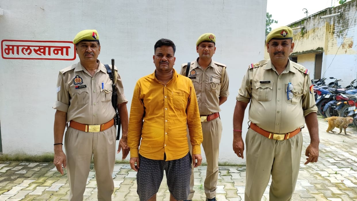 History sheeter arrested for robbing chain from school director wife in shahjahanpur