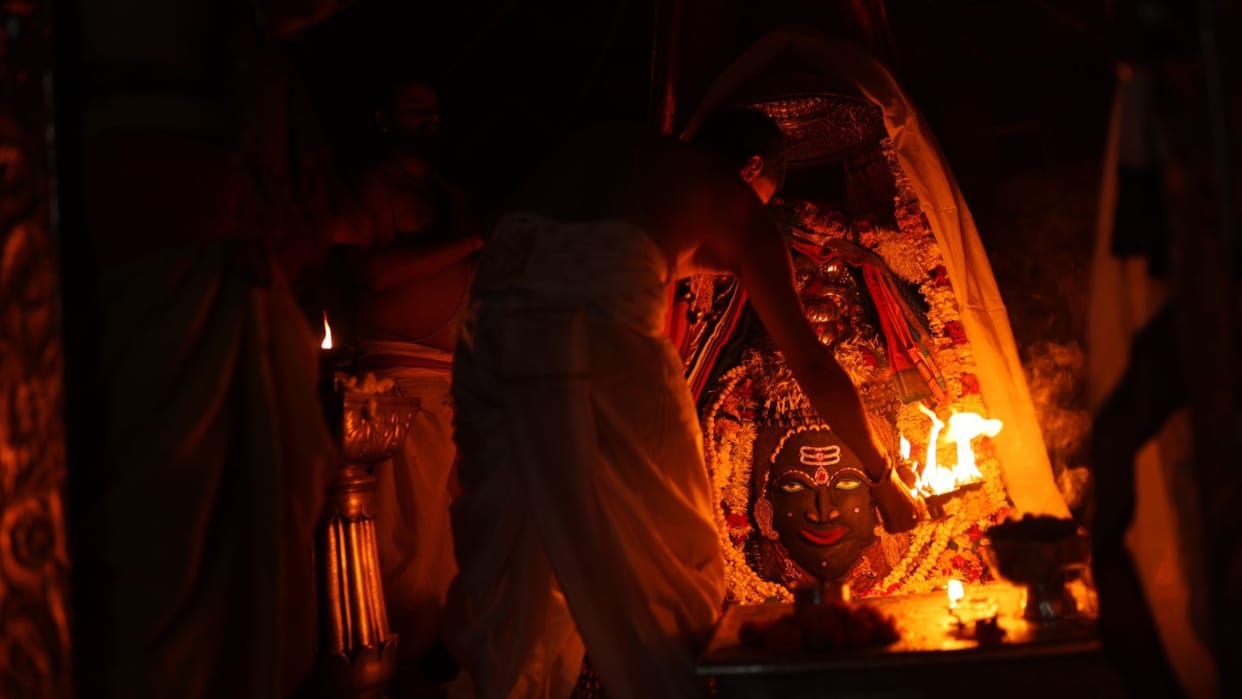 Sawan 2023: Before waking up Baba Mahakal, orders are taken from Virbhadra