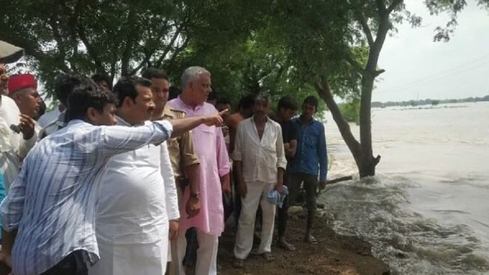 fierce form of Yamuna started to stop, water level is decreasing