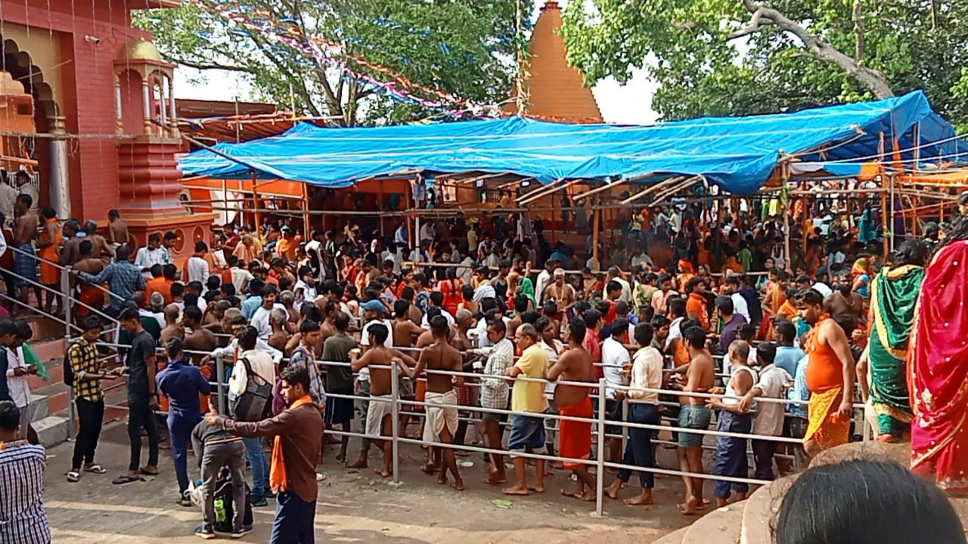 Devotees thronged to perform Jalabhishek of Baba Dudheshwarnath in Aurangabad on second Monday of Sawan