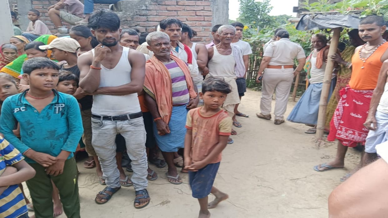 Five miscreants slit throat of young man sleeping at door of house in Samastipur; died on way to hospital