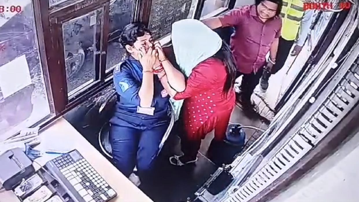 Video of female employee being assaulted at Luharli toll plaza in Greater Noida goes viral