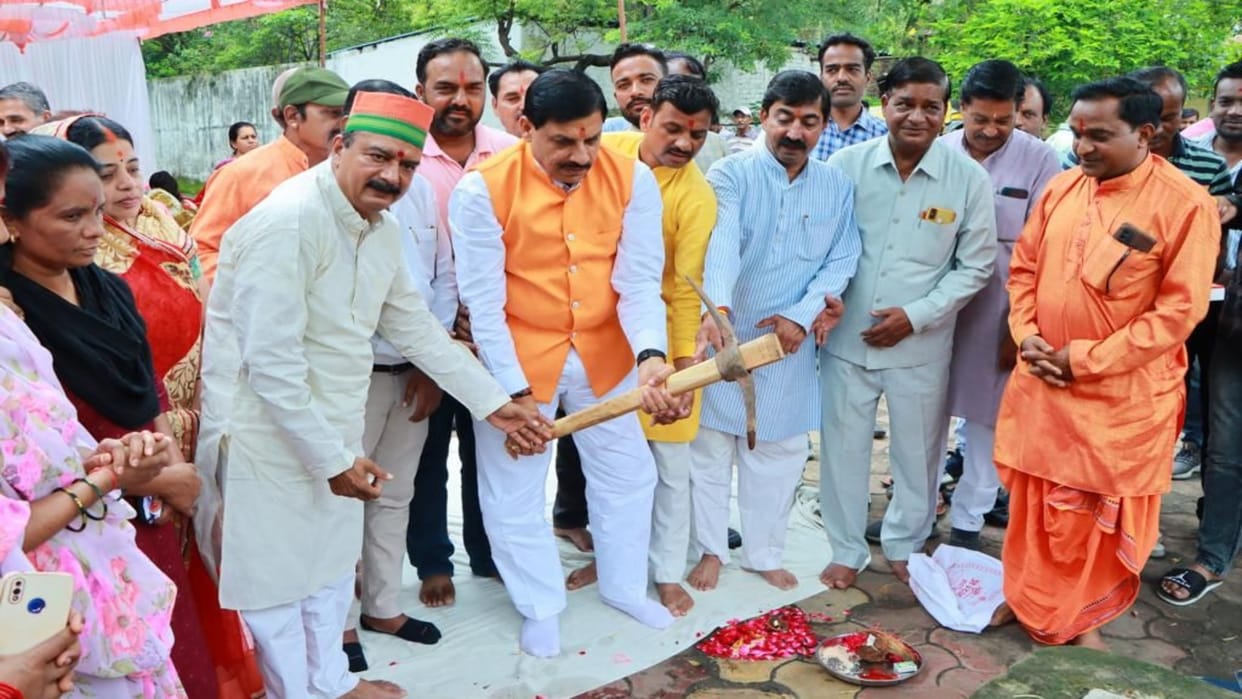 Minister Mohan Yadav performed Bhumi Pujan of pucca Sanjivani clinic which was renovated three years ago