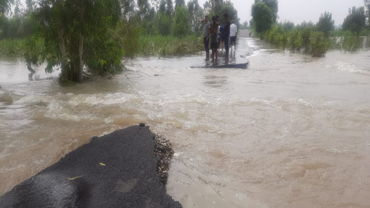 Muzaffarnagar News: way washed away in flood of village of Minister Sanjeev Balyan