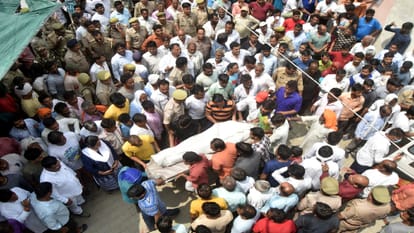 Meerut Kanwar Accident: Famliy members and villagers was weeping hugging dead bodies and cremated in one time