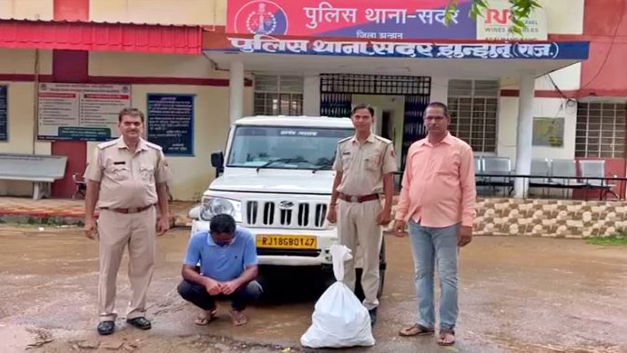 Husband of sarpanch of Jhunjhunu Udawas village arrested in liquor smuggling