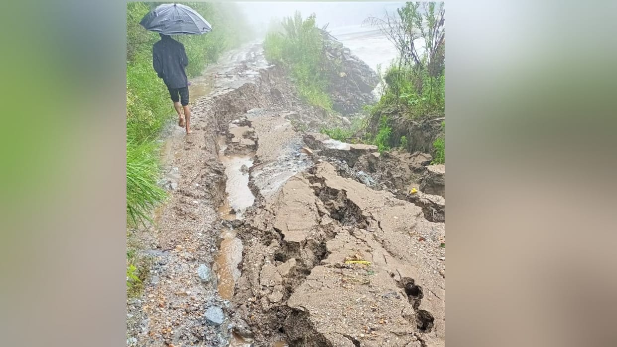 300 crore loss to NHAI Road swept away in rohru Sawra Kuddu project