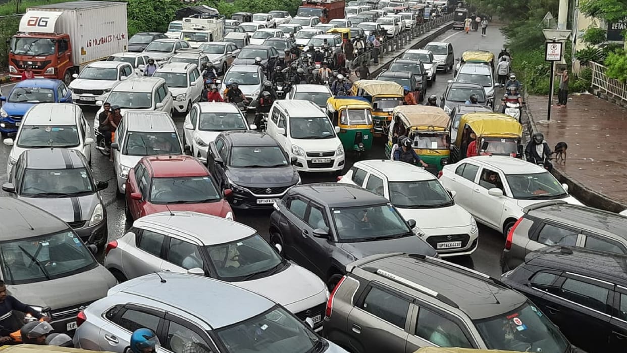 Heavy jam in Ghaziabad since morning as soon as the road opened after Kanwar Yatra