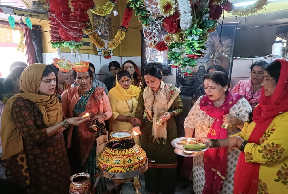 Sawan Somwar 2023 first Monday in hilly areas of Uttarakhand crowd for Jalabhishek in Lord shiva Temple Photos