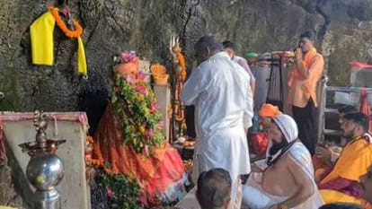 Jammu Kashmir: Vaishno Devi helicopter service stalled due fog, 16500 devotees reached Bhawan first Sawan