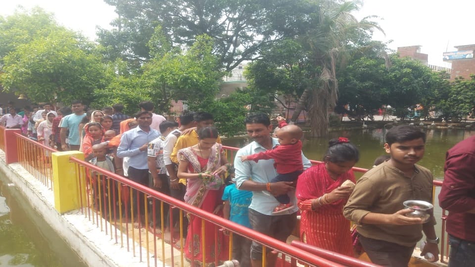 devotees perform jalabhishek of lord shiva with gangajal in bareilly