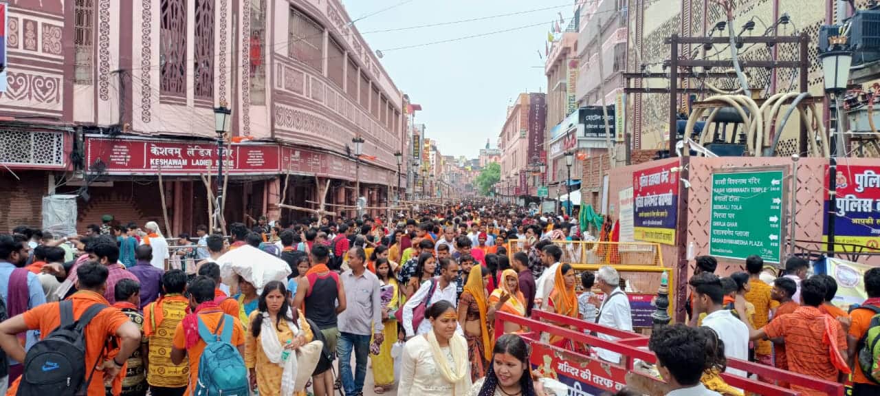 Kashi became Shivamay on the second Monday of Sawan: 1 lakh 90 thousand devotees took blessings till eight