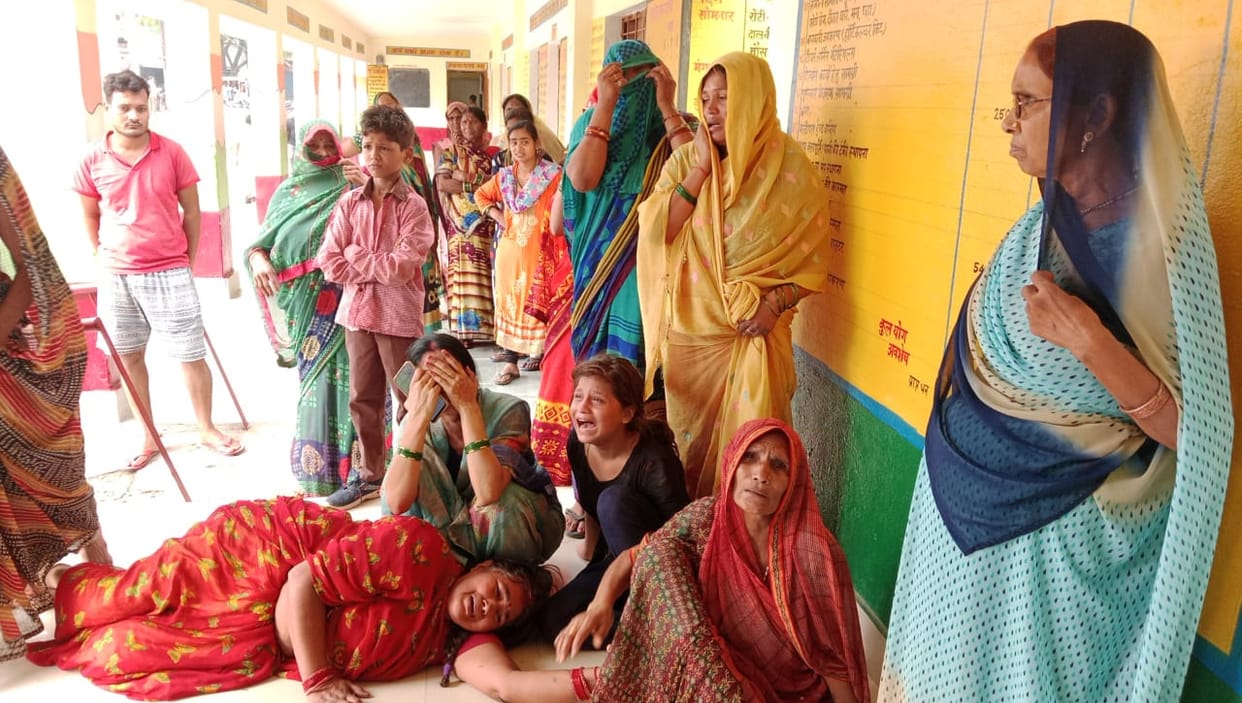 Sonebhadra Crime: Dead body of a young man found in the verandah of the school, fear of murder
