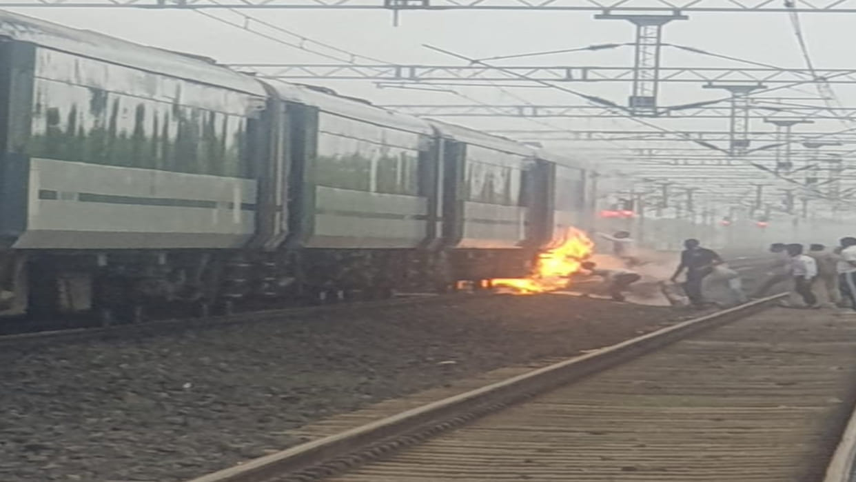 Fire in Bhopal-Delhi Vande Bharat Express Coach near Vidisha, All Passengers Rescued