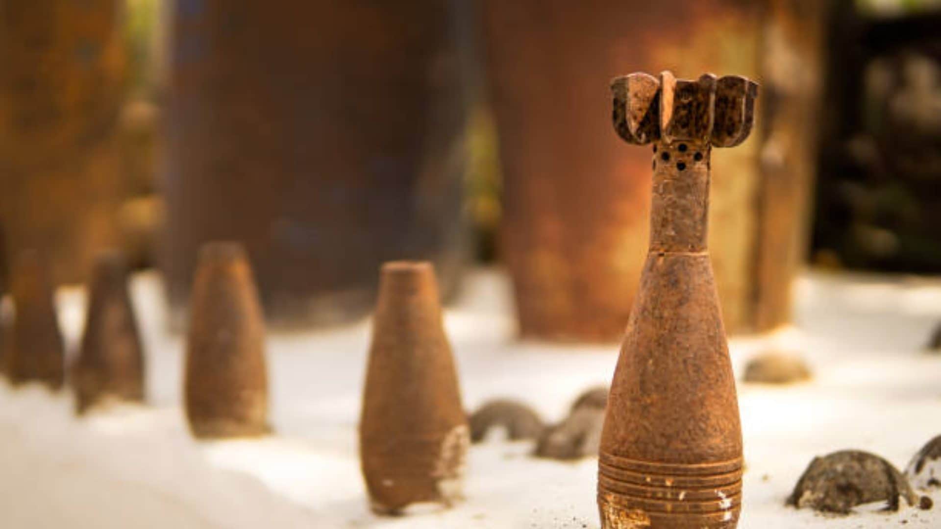 what is cluster bomb which scares russian president vladimir putin know the all details about cluster bomb