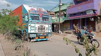 Bihar : बेटे को अस्पताल से डिस्चार्ज कराने जा रहे पिता को ट्रक ने रौंदा, मौके पर हुई मौत Bihar: Truck ran over father in Patna, going to discharge son from hospital.bihar news.