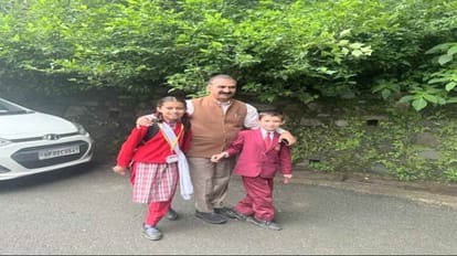 cm Sukhvinder singh Sukhu reached secretariat on foot, interacted with students and people