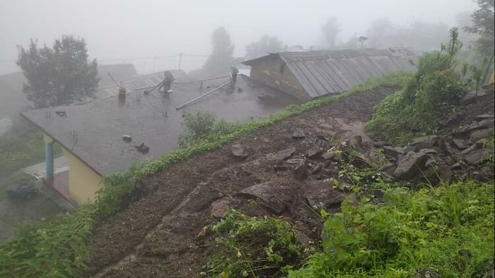 Uttarakhand Weather Heavy rains Alert Rivers Overflow many buildings collapsed due to debris roads closed